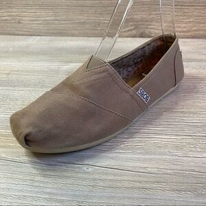 BOBS tan taupe cloth loafers memory foam and arch pillow size 7